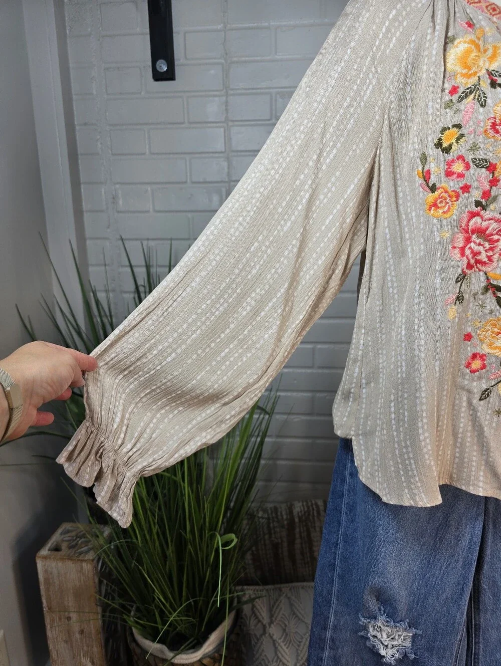 Savanna Jane Tan Embroidered Floral Peasant Top Size Large